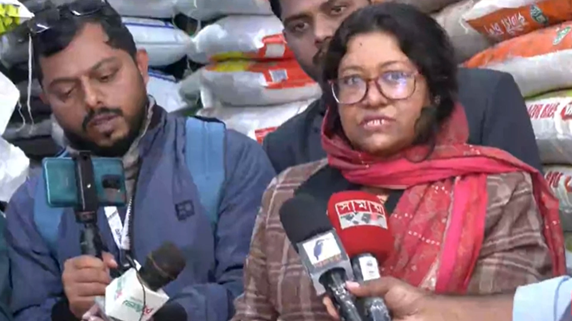 মিরপুর চালের আড়তে অভিযান: মজুতের তথ্য যথাযথভাবে সংরক্ষণ করা হচ্ছে না