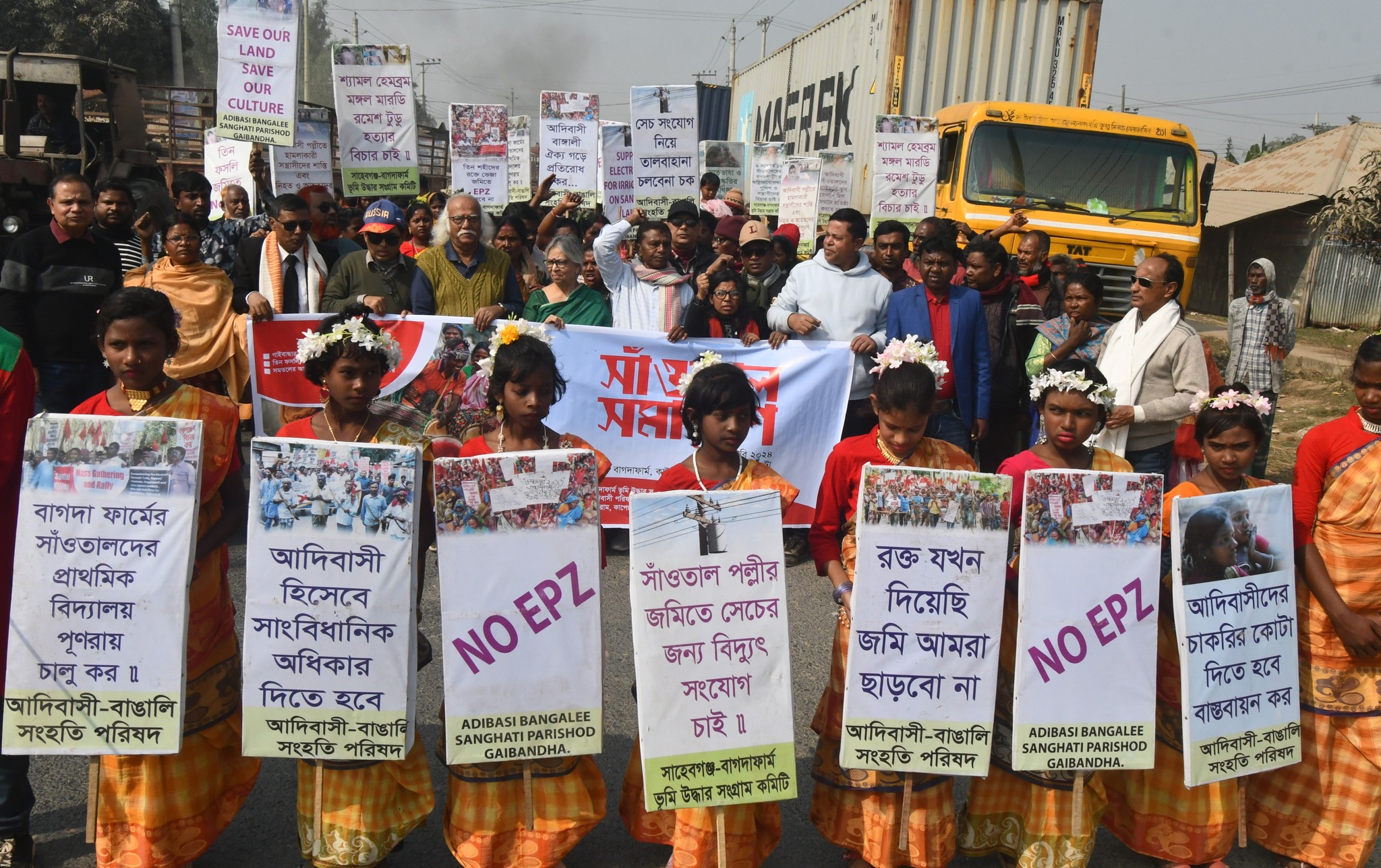 ‘সাঁওতালদের জমি তিন ফসলি জমি অধিগ্রহণের পাঁয়তারা বন্ধ করতে হবে’