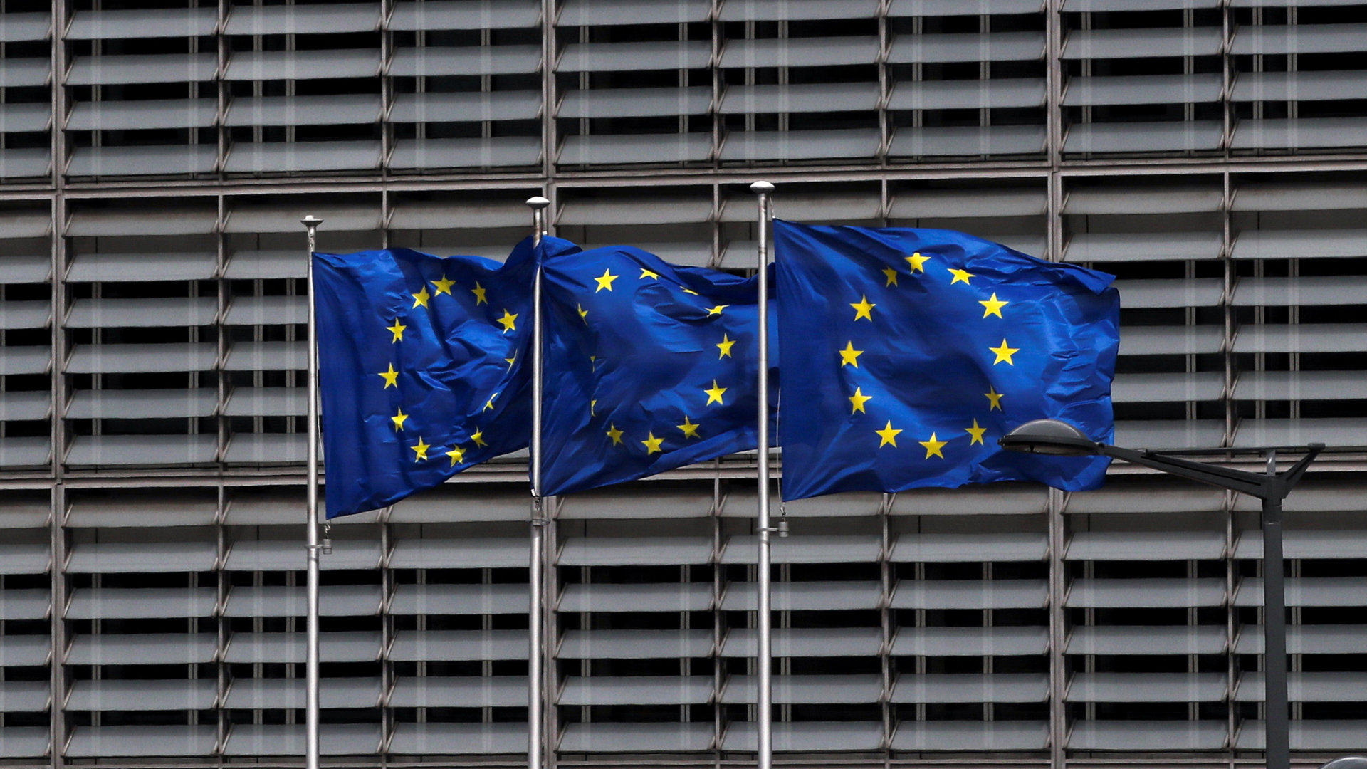 প্রথমবার ইইউ’র নিষেধাজ্ঞার আওতায় পড়তে যাচ্ছে রাশিয়ার গ্যাস