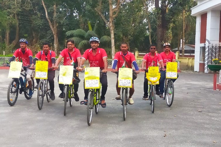 ‘বাংলা ভাষায় আমরা এক’ কলকাতা থেকে ঢাকার পথে ১০ সাইক্লিস্ট