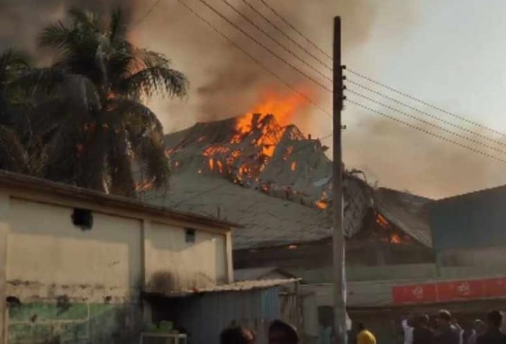 চট্টগ্রামে সুগার মিলে আগুন, নিয়ন্ত্রণে ৭ ইউনিট