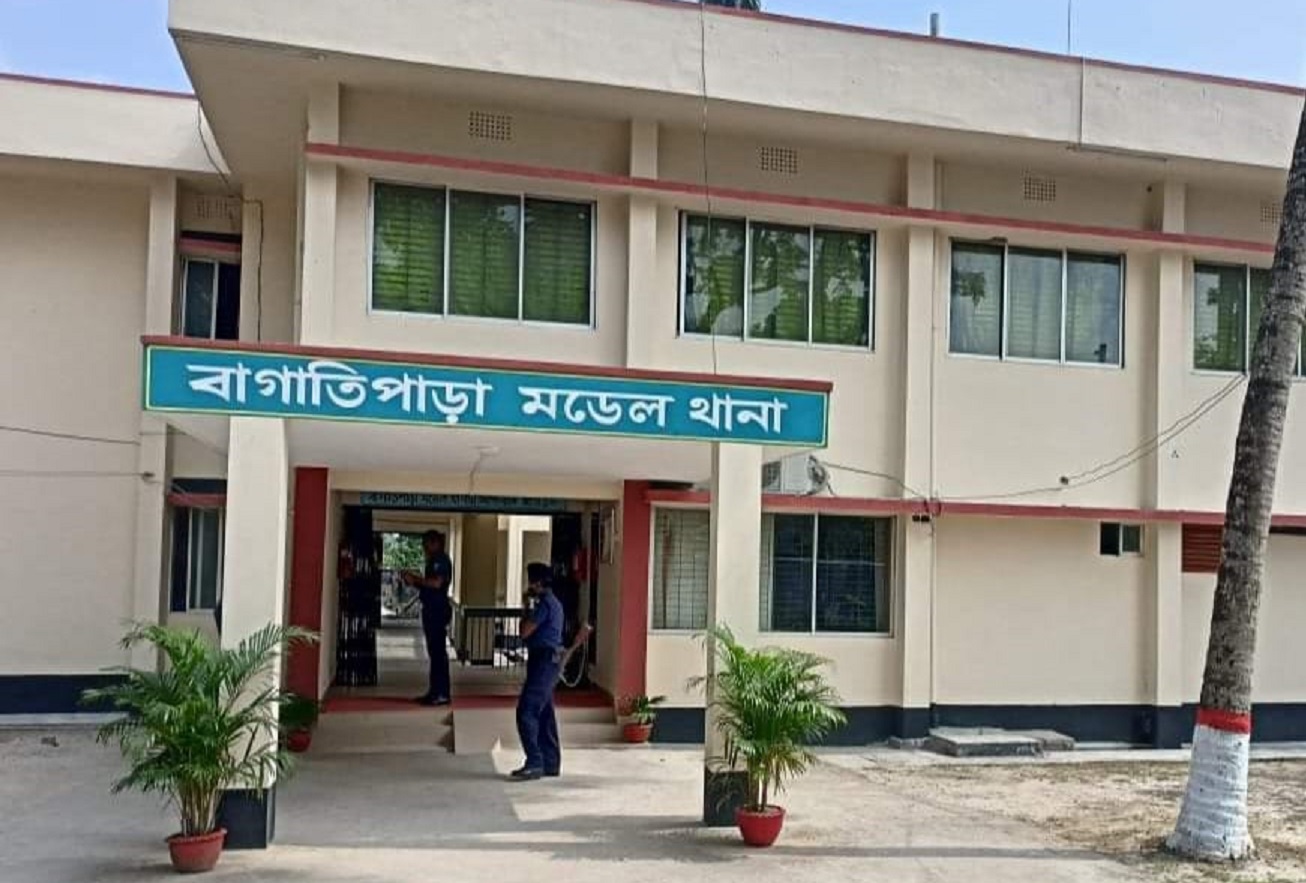 শিক্ষকের কাছ থেকে ‘জব্দ করা’ মাদক গেল কোথায়