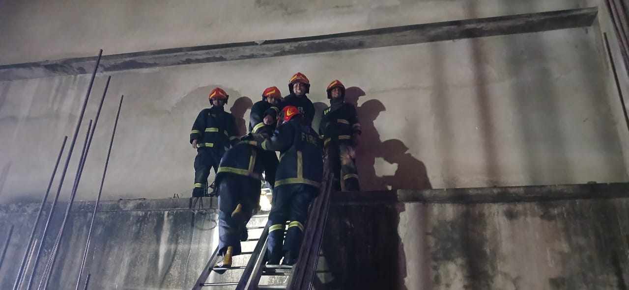 হাতিরপুলে আগুন: ছাদ থেকে ৪ জন উদ্ধার