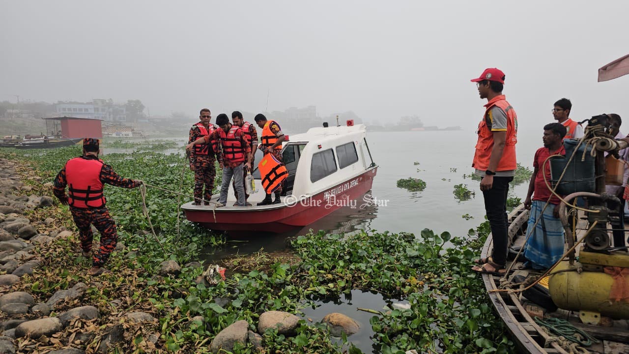 মেঘনায় ট্রলারডুবি: উদ্ধার অভিযান চলছে, সন্ধান মেলেনি নিখোঁজ ৮ জনের