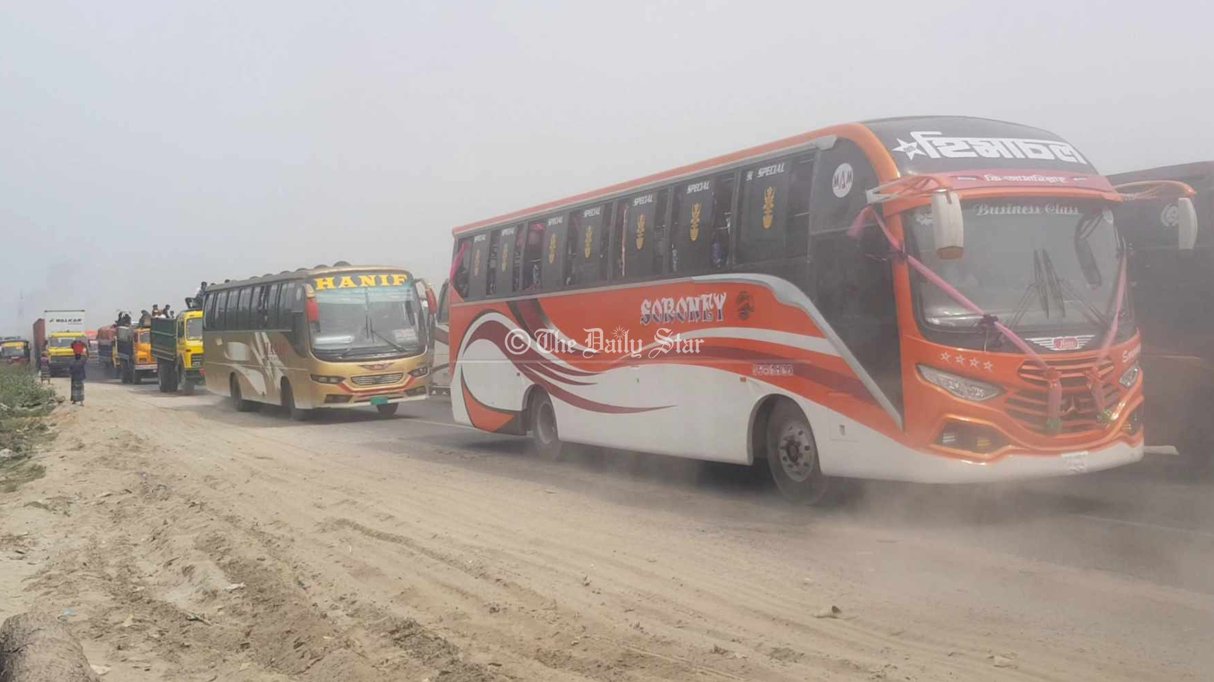 বঙ্গবন্ধু সেতুর পূর্ব প্রান্তে যানবাহন চলছে ধীরগতিতে