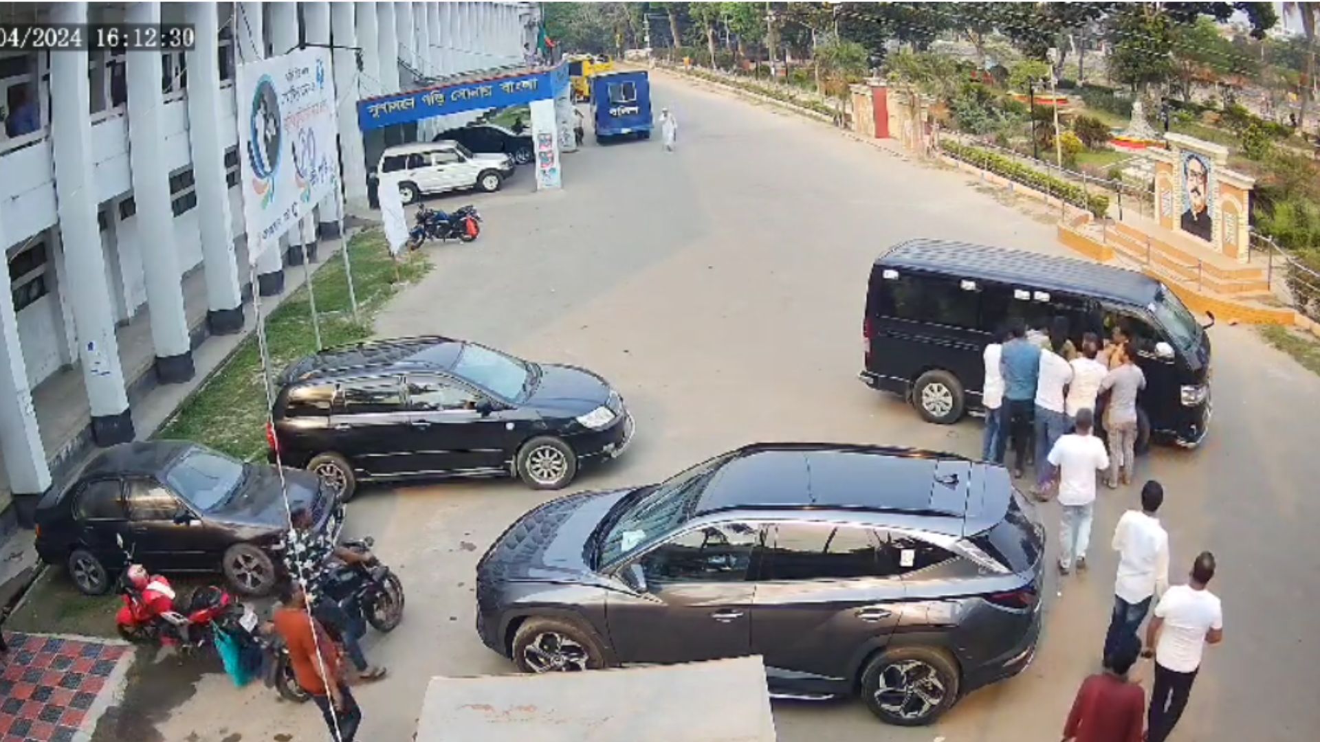 প্রার্থীকে অপহরণ-মারধর: চিঠি দিয়েও পুলিশি নিরাপত্তা পায়নি জেলা নির্বাচন অফিস