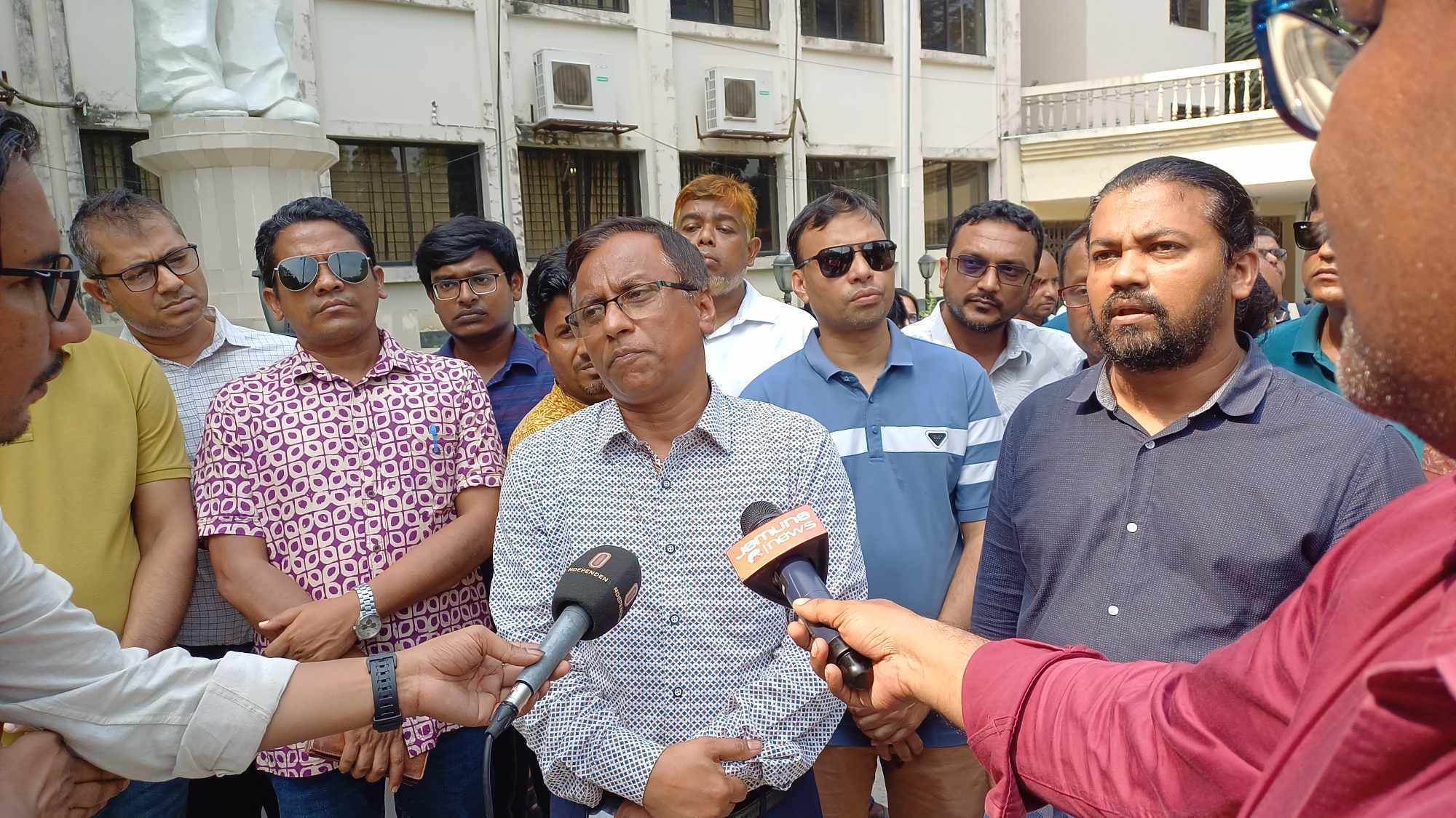 শিক্ষকদের ওপর হামলার প্রতিবাদে কুবি হলের হাউস টিউটরের পদত্যাগ