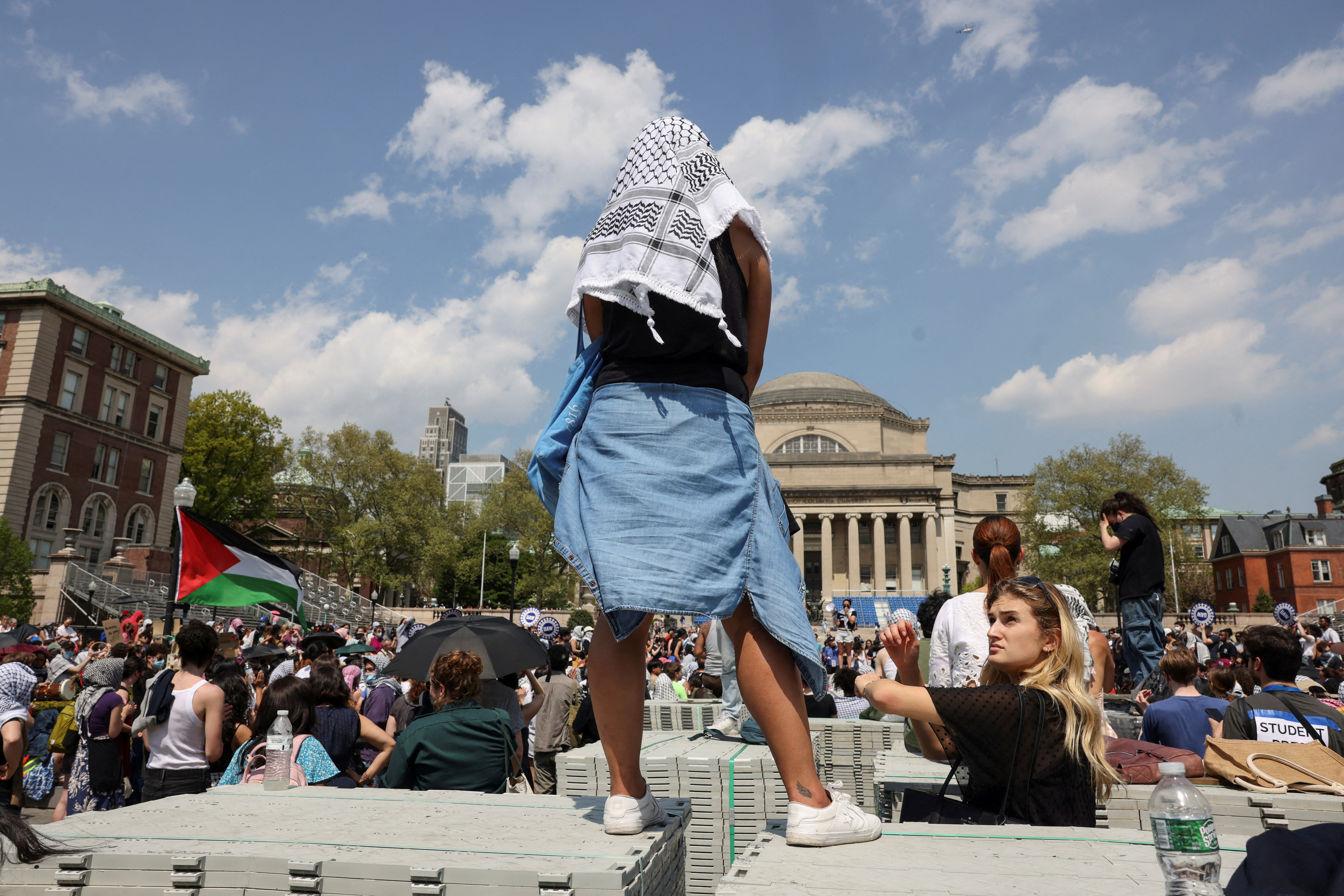 কলাম্বিয়া বিশ্ববিদ্যালয়: বহিষ্কার সত্ত্বেও আন্দোলন চালিয়ে যাওয়ার অঙ্গীকার শিক্ষার্থীদের