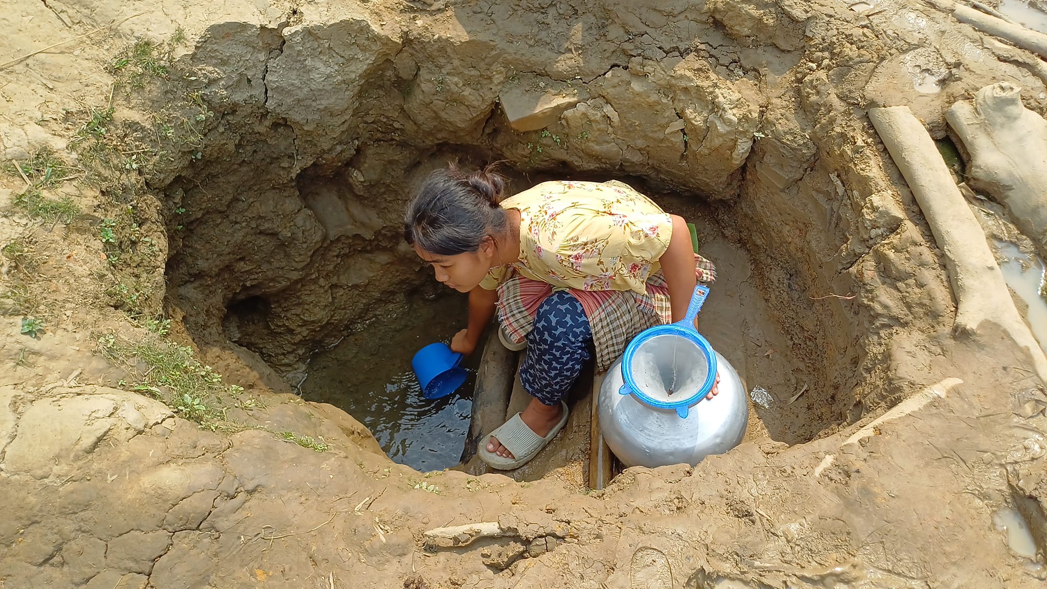 তাপদাহের মধ্যে পাহাড়ে বিশুদ্ধ পানির সংকট