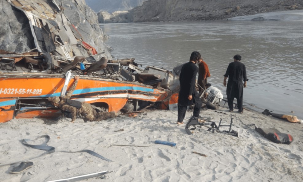 পাকিস্তানে বাস দুর্ঘটনায় নিহত অন্তত ২০, আহত ২১