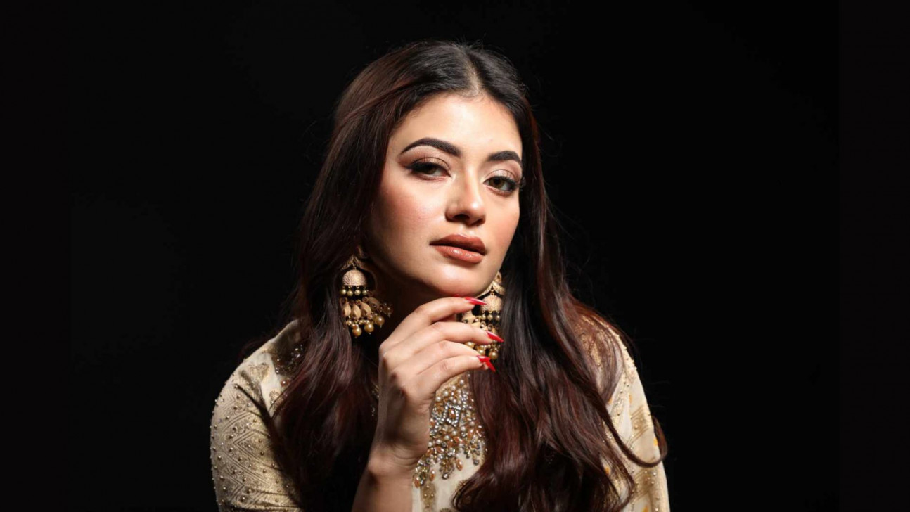 রাজের সঙ্গে শুধুই বন্ধুত্ব, অন্যকিছুর সুযোগ নেই: মন্দিরা