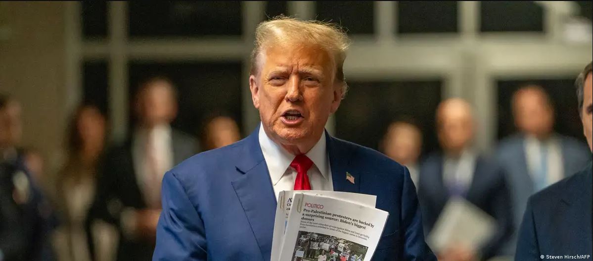 ট্রাম্পের বিরুদ্ধে গোপন নথি রাখার মামলা অনির্দিষ্টকালের জন্য স্থগিত