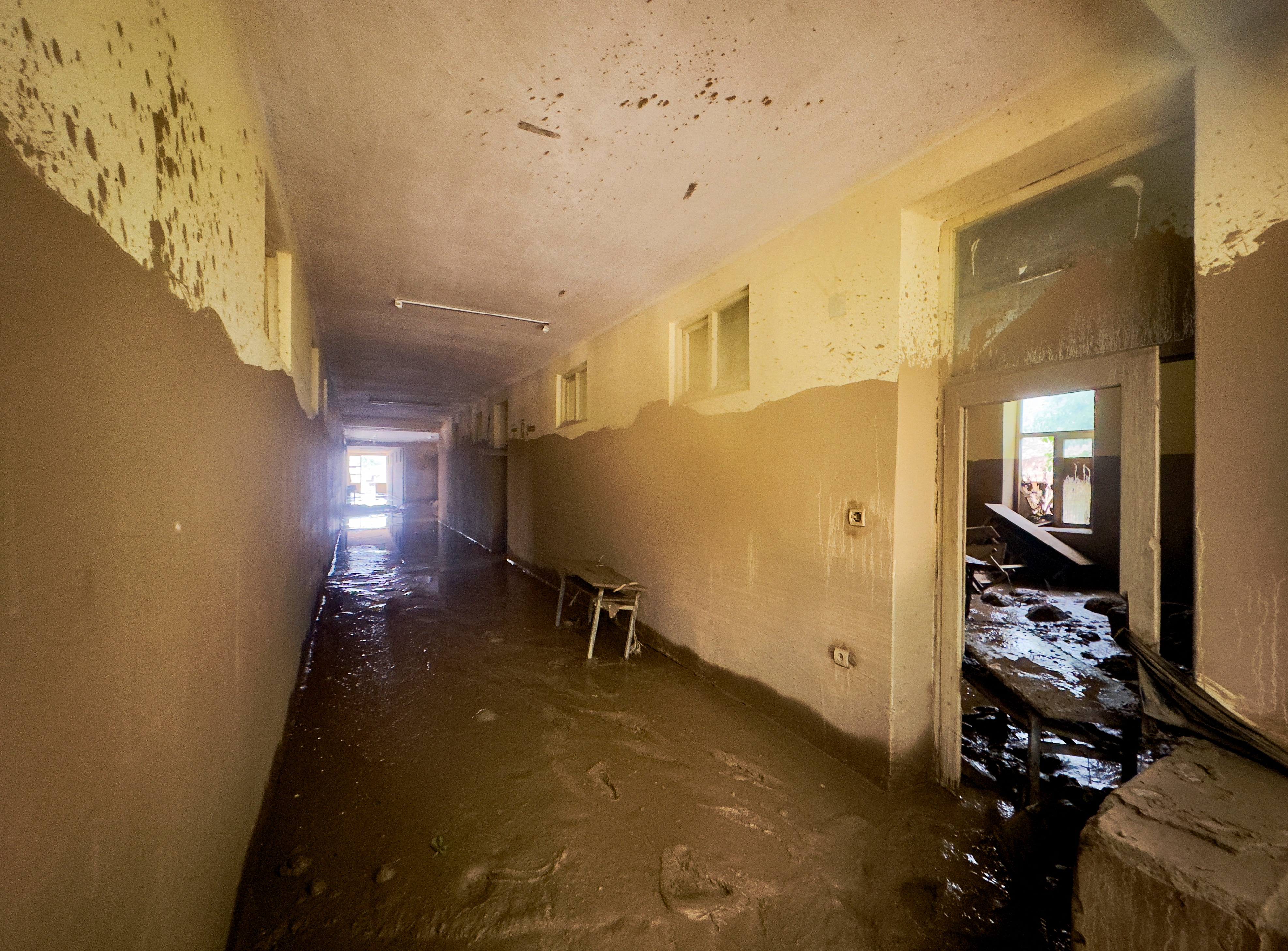 আফগানিস্তানে বন্যায় মৃতের সংখ্যা বেড়ে ৩১৫ 