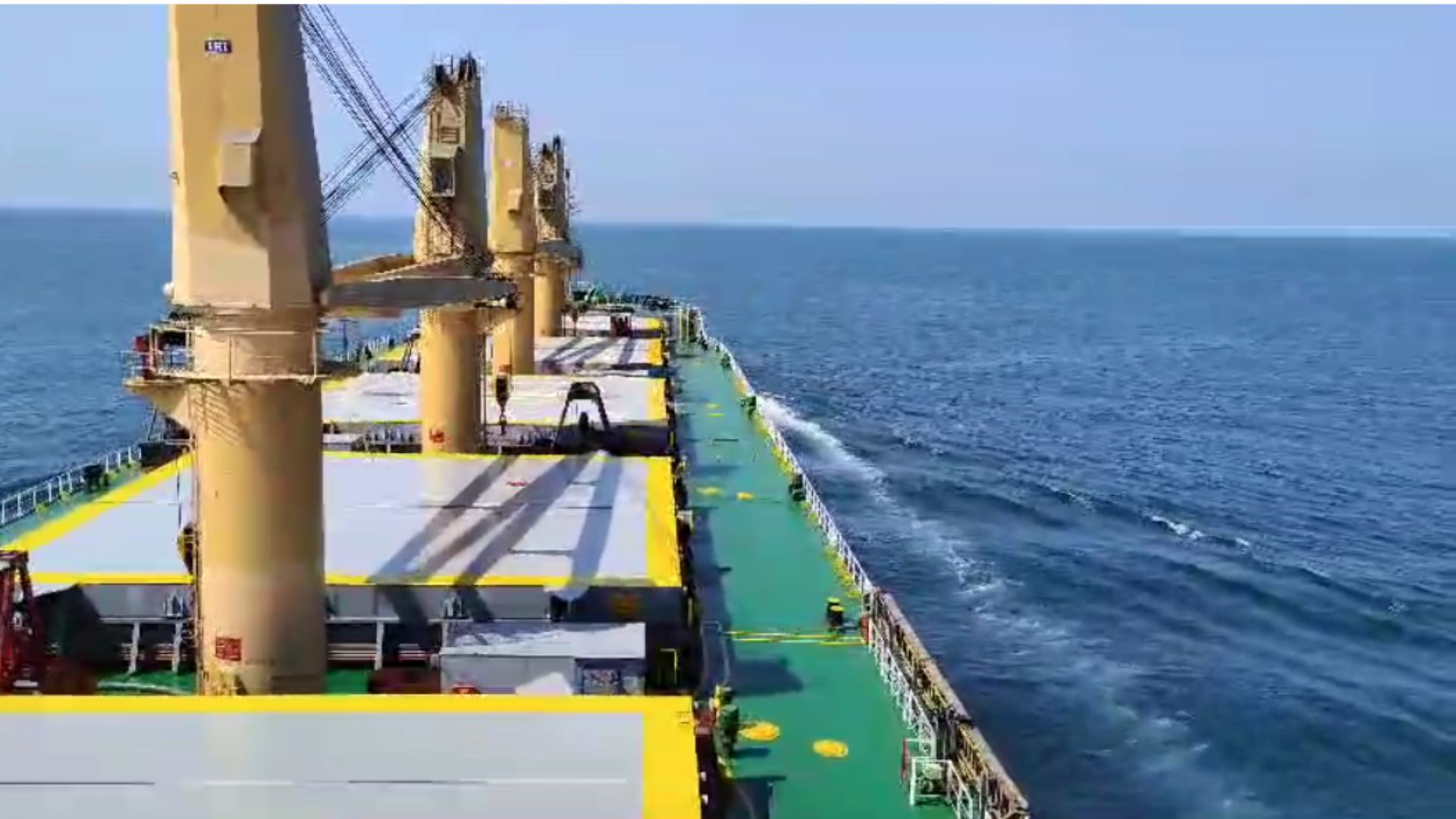 কুতুবদিয়ায় নোঙর করল এমভি আব্দুল্লাহ