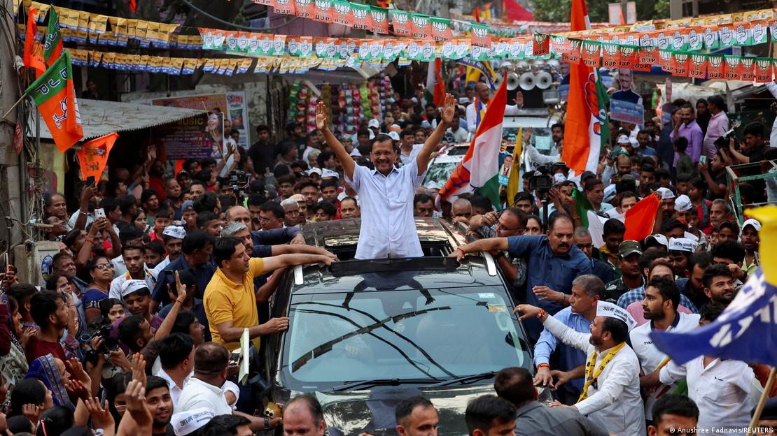 জামিনে মুক্তির পর যেভাবে প্রচারণা চালাচ্ছেন কেজরিওয়াল