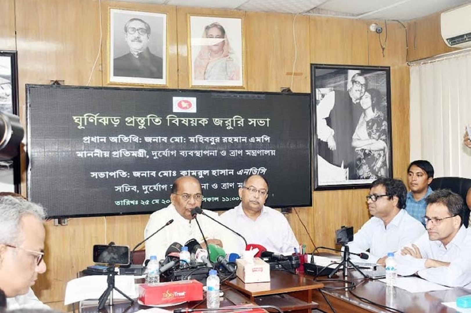 ঘূর্ণিঝড় মোকাবিলায় ৬ জেলায় বিশেষ প্রস্তুতির নির্দেশ