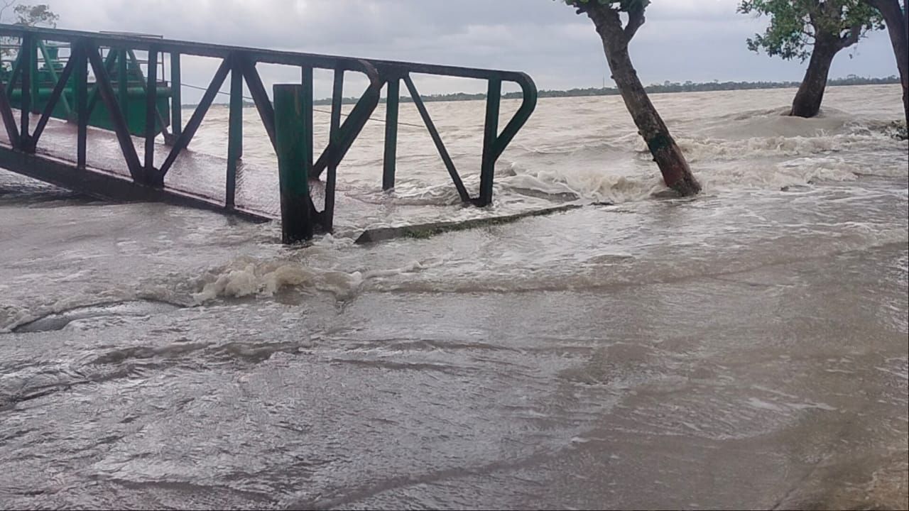 পায়রা বন্দর থেকে ২০০ কিলোমিটার দূরে রিমাল, ১৫ জেলায় জলোচ্ছ্বাসের আশঙ্কা