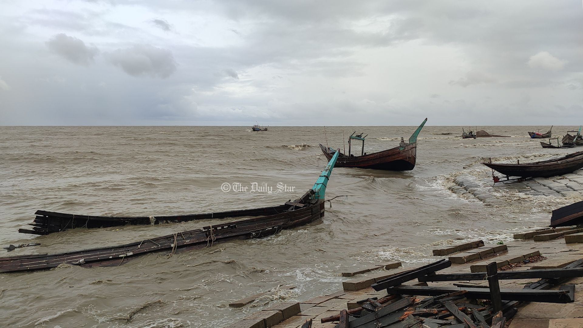 উপকূলের আরও কাছে রিমাল, মোংলায় আঘাত হানতে পারে রাত ১০টার মধ্যে