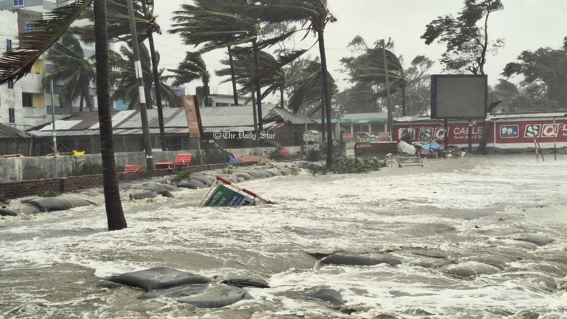 ঘূর্ণিঝড় রিমালে মৃত্যু বেড়ে ১০, ঘরবাড়ি বিধ্বস্ত ৩০ হাজারের বেশি
