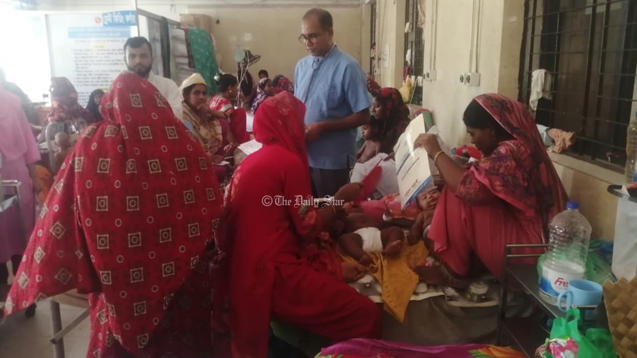 কমছে স্বাস্থ্য খাতে বরাদ্দ, বেশি ব্যয়েও ভোগান্তি বাড়ছে মানুষের