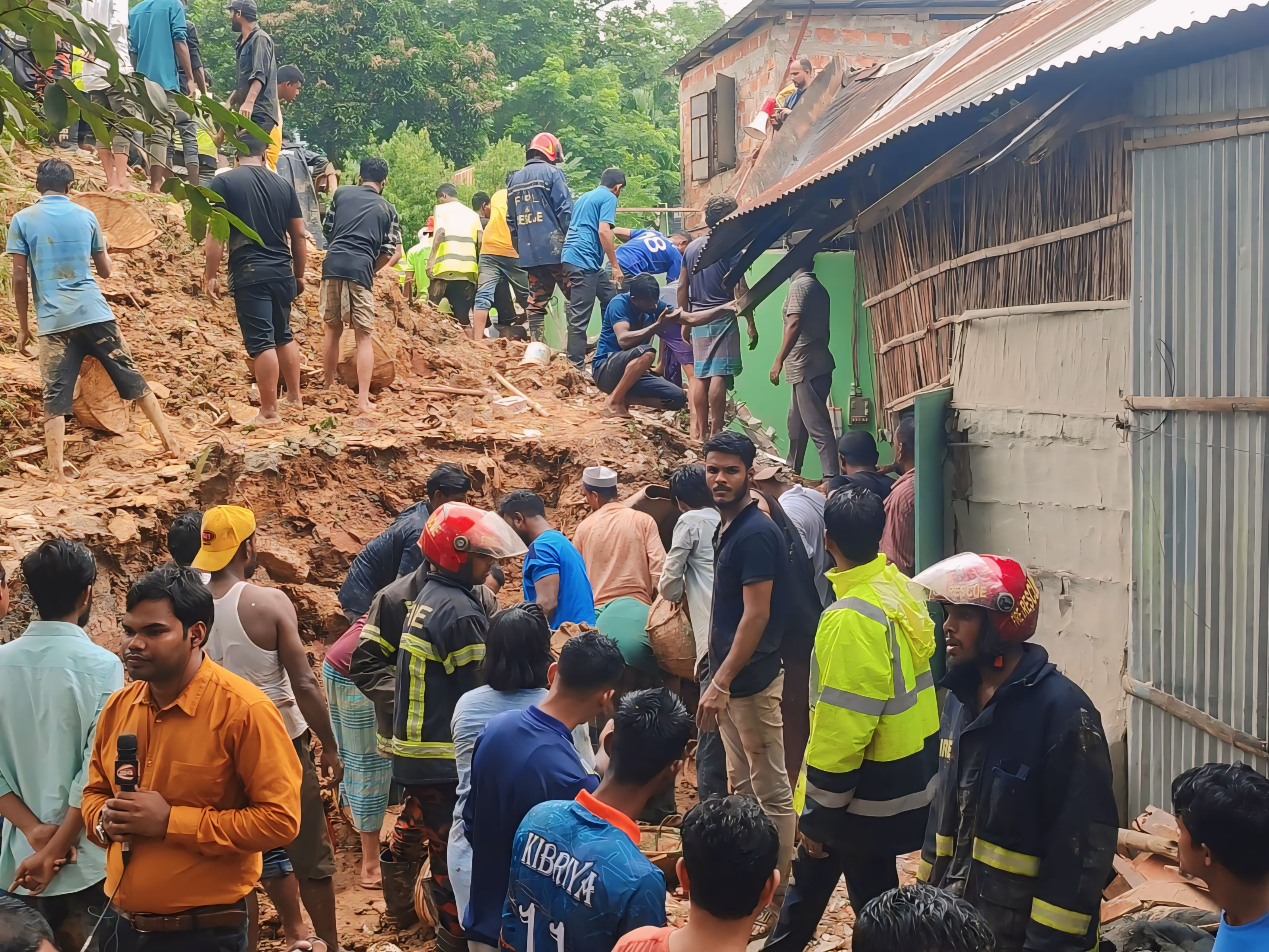 সিলেটে টিলাধসে নিখোঁজ ৩