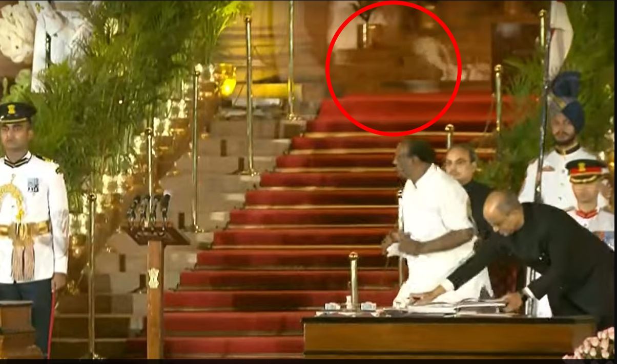 মোদির শপথের সময় রাষ্ট্রপতি ভবনে ‘রহস্যময়’ প্রাণী, ভিডিও ভাইরাল