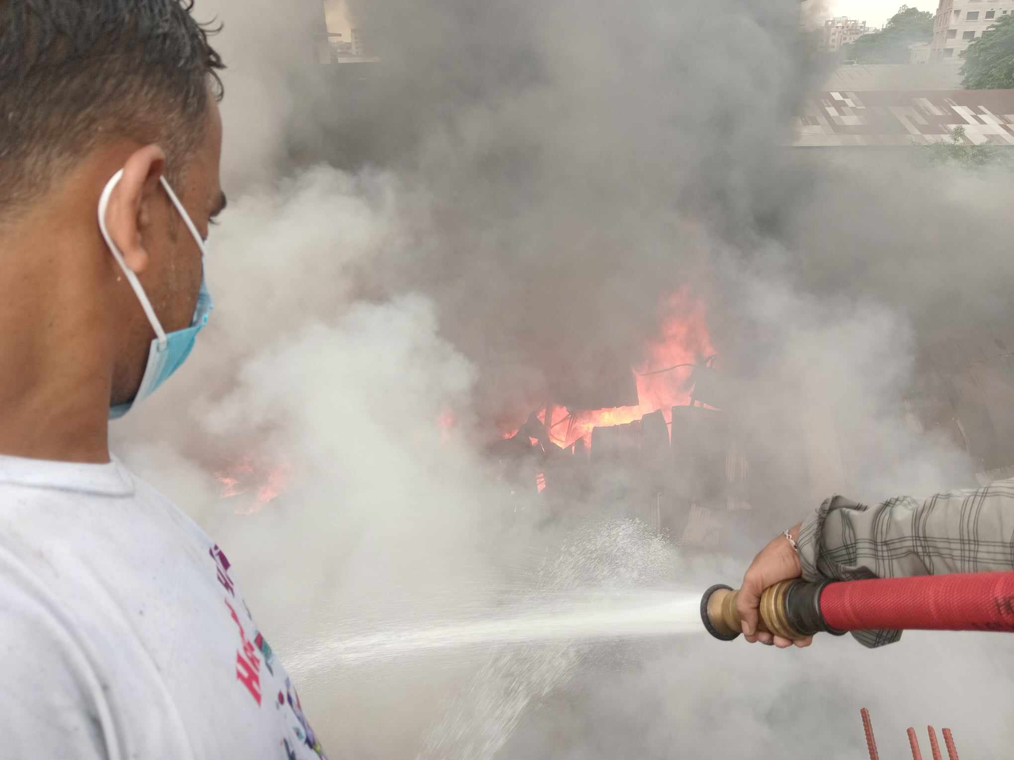 চট্টগ্রামে পোশাক কারখানায় আগুন, নিয়ন্ত্রণে ৬ ইউনিট