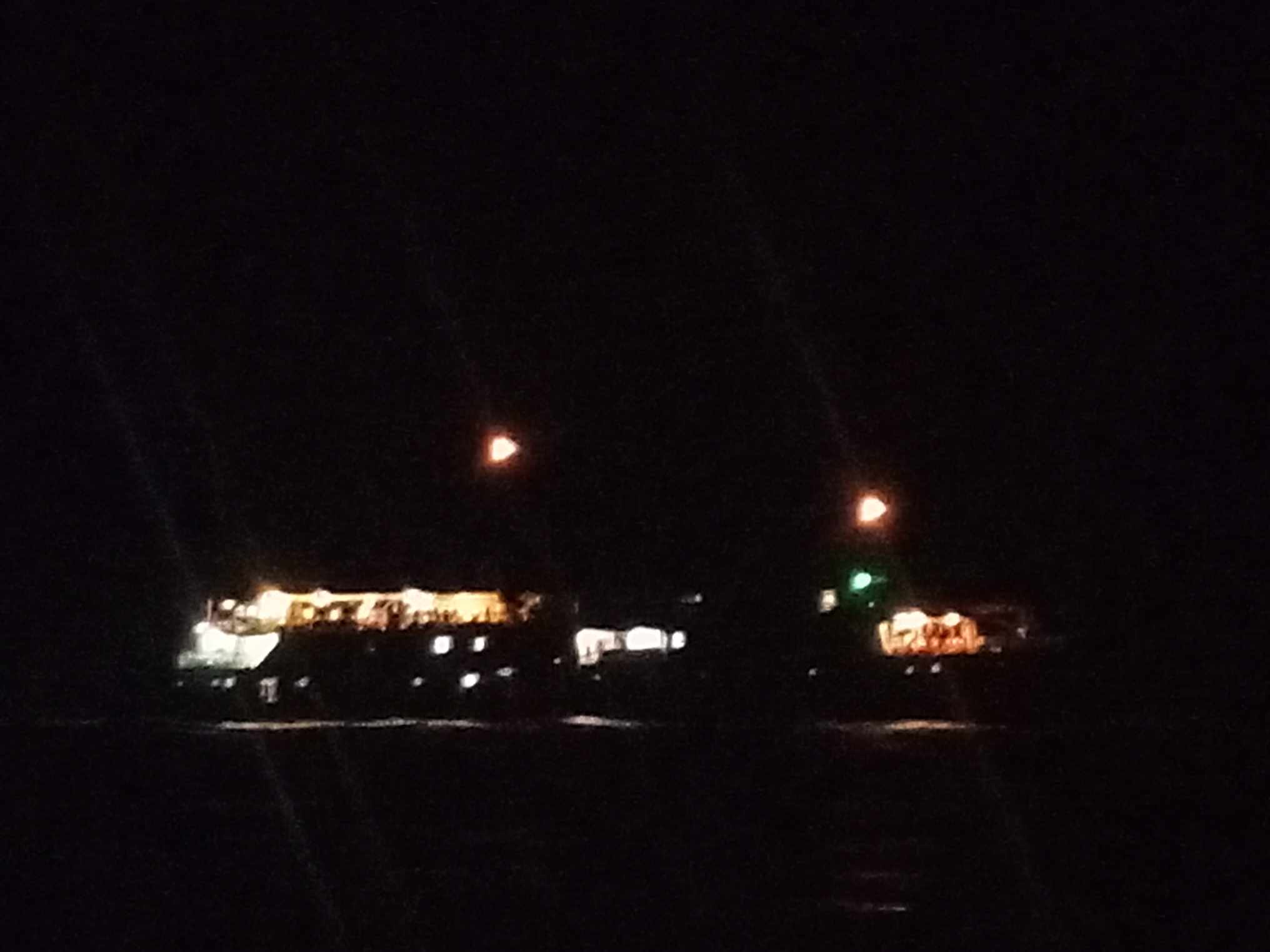 ৯ দিন পর সেন্টমার্টিনে পণ্যবাহী জাহাজ, আতঙ্ক কাটেনি