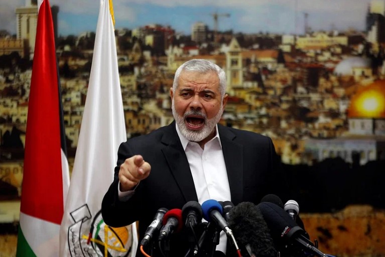 হামাস প্রধান ইসমাইল হানিয়ের বাড়িতে বিমানহামলা, বোনসহ নিহত ১০