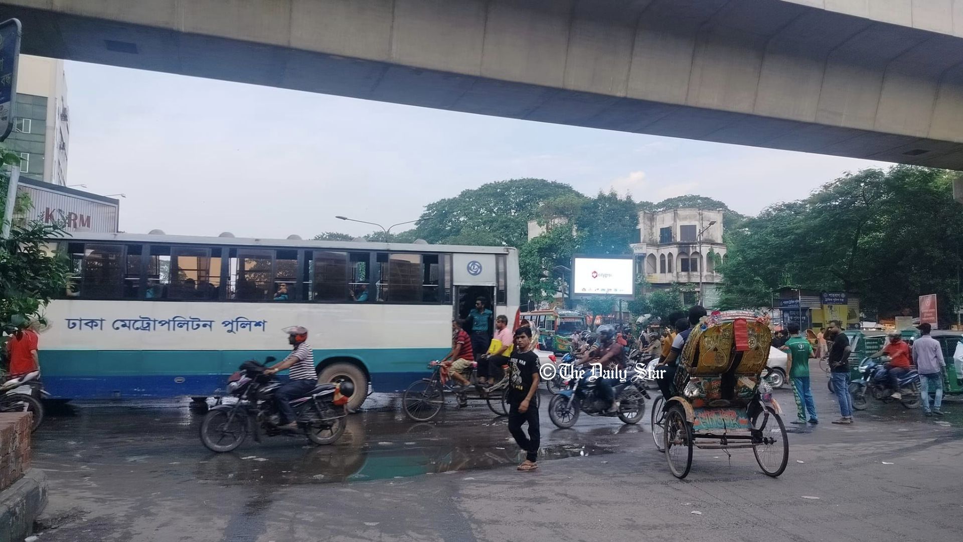 শাহবাগ মোড় থেকে অবরোধ তুলে নিয়েছেন শিক্ষার্থীরা, শনিবার বিক্ষোভ