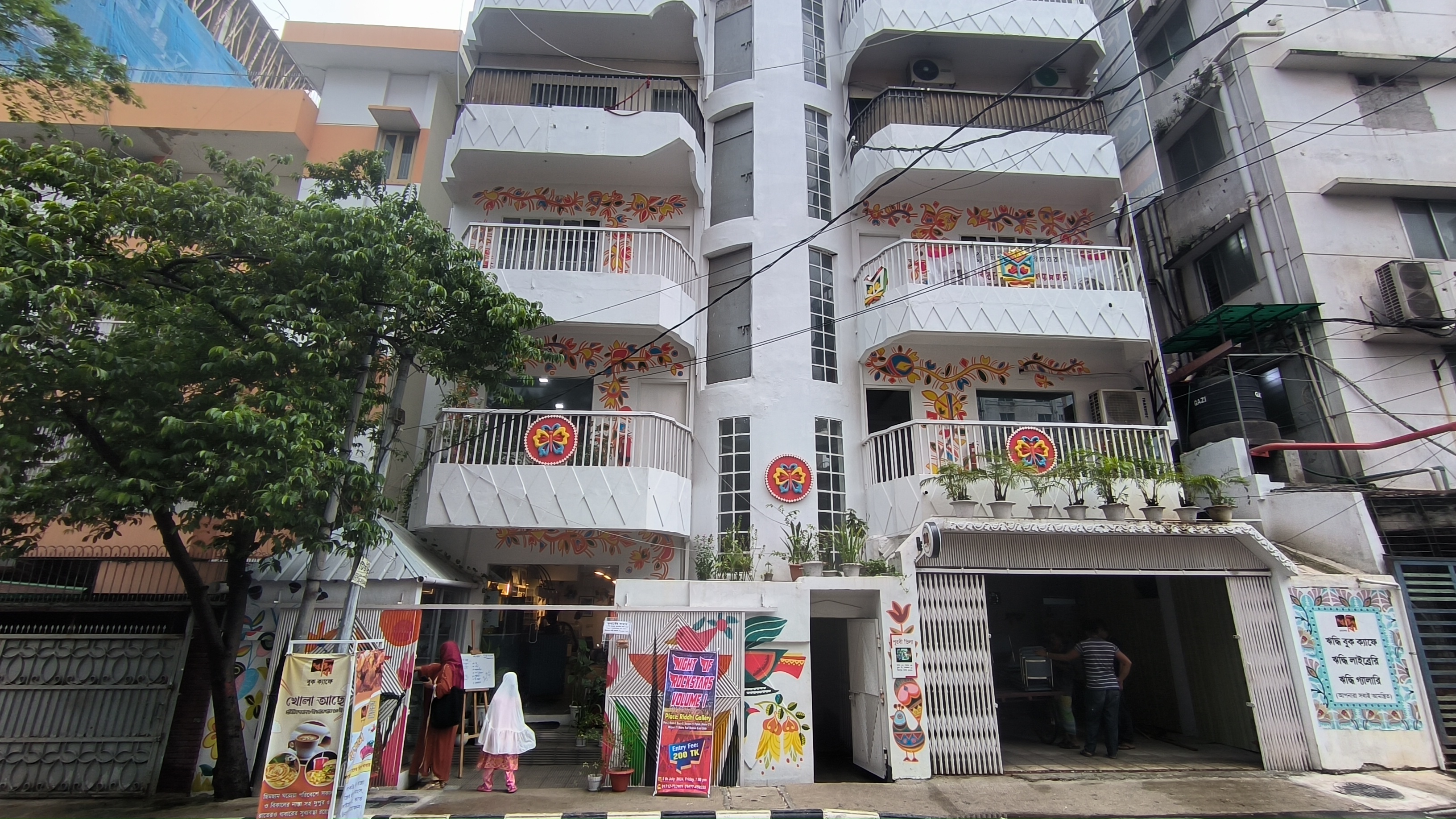 কী আছে মিরপুরের বইপ্রেমীদের এই জমজমাট আড্ডাখানায়