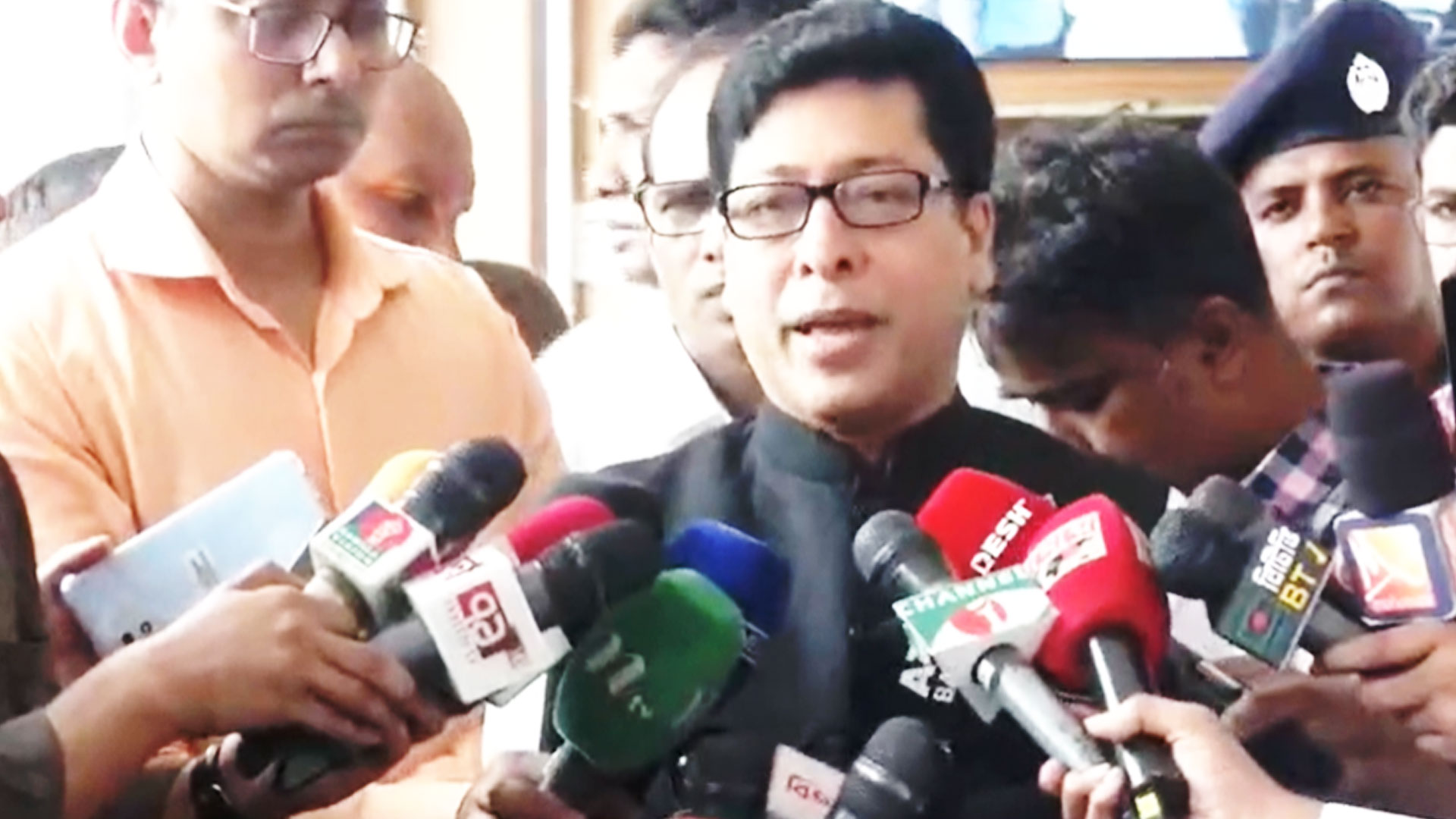 ‘প্ররোচিত না হয়ে’ শিক্ষার্থীদের আদালতে যাওয়ার আহ্বান জনপ্রশাসনমন্ত্রীর