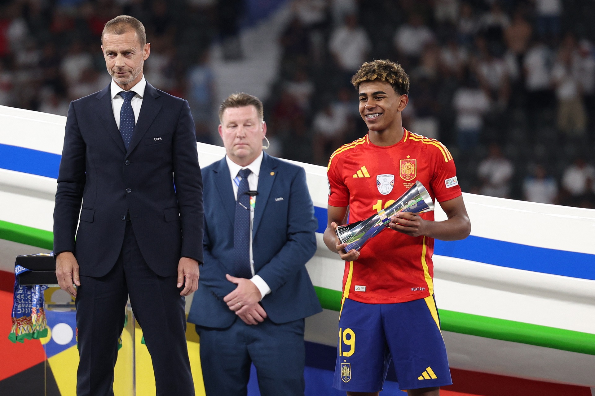 ইউরোর সেরা তরুণ খেলোয়াড় ইয়ামাল, ফাইনালে গড়লেন দুই রেকর্ড