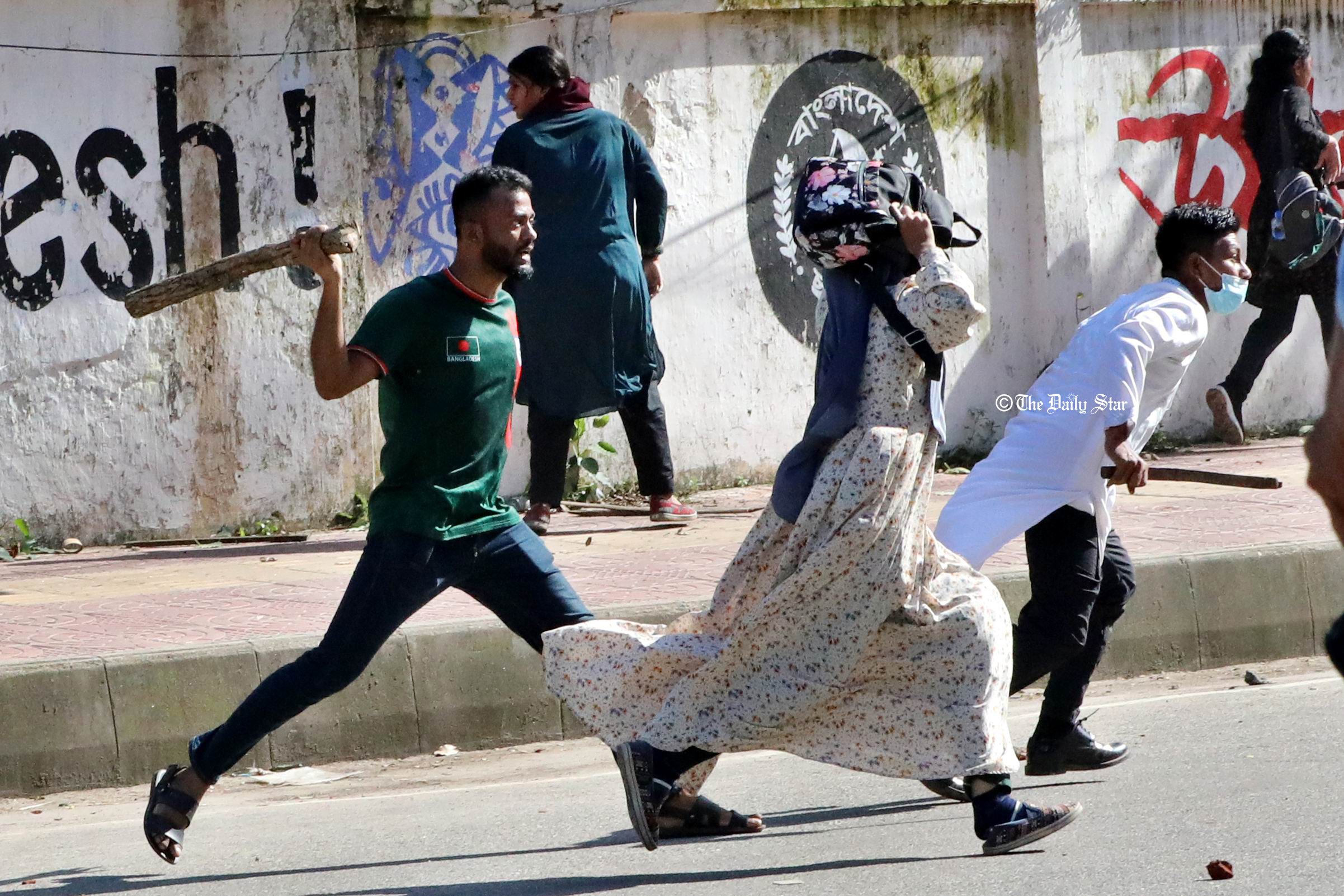 ছাত্রীদের বর্ণনায় ছাত্রলীগের হামলা
