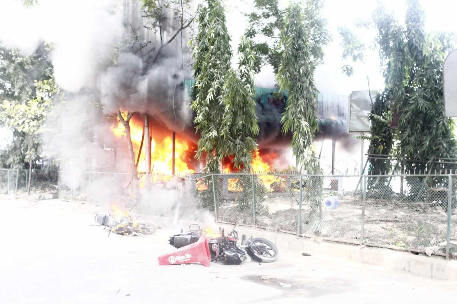 বাড্ডা-রামপুরায় পুলিশ-শিক্ষার্থী সংঘর্ষে নিহত ১, আহত শতাধিক