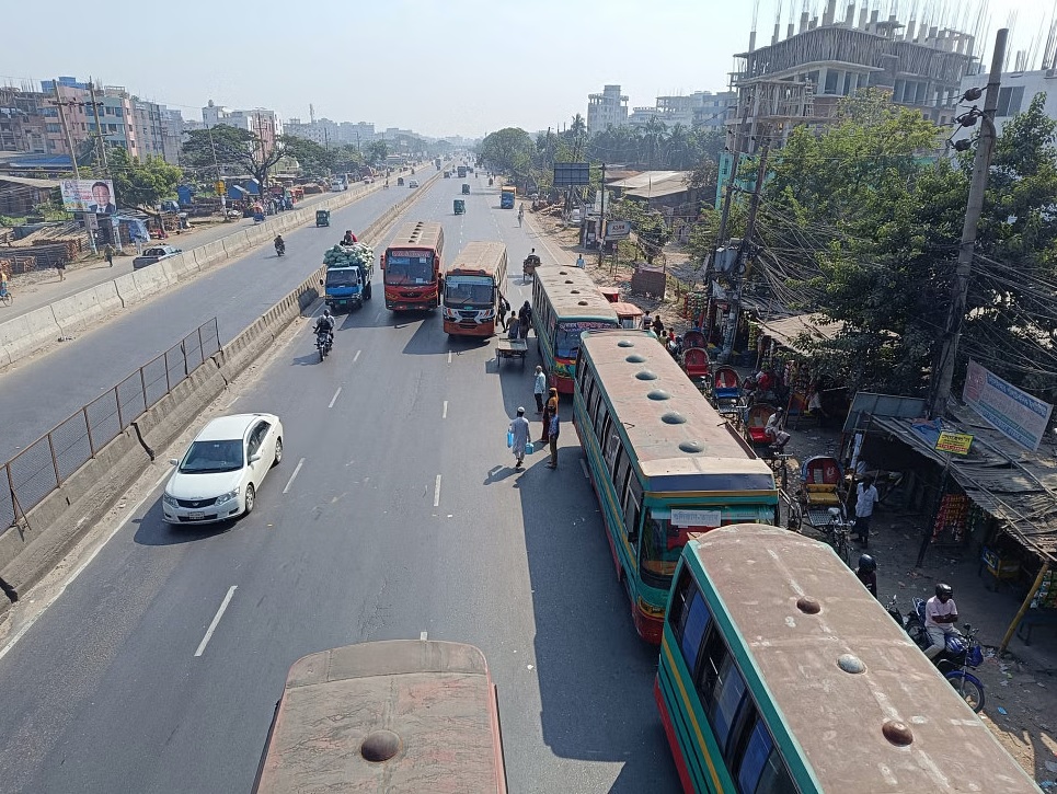 সায়েদাবাদ থেকে দূরপাল্লার বাস চলাচল শুরু, যাত্রী কম
