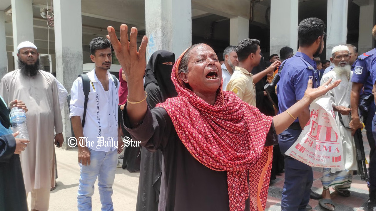 ‘ও পুলিশ ভাই আমার নাতিডা নির্দোষ, রাজনীতি করে না’