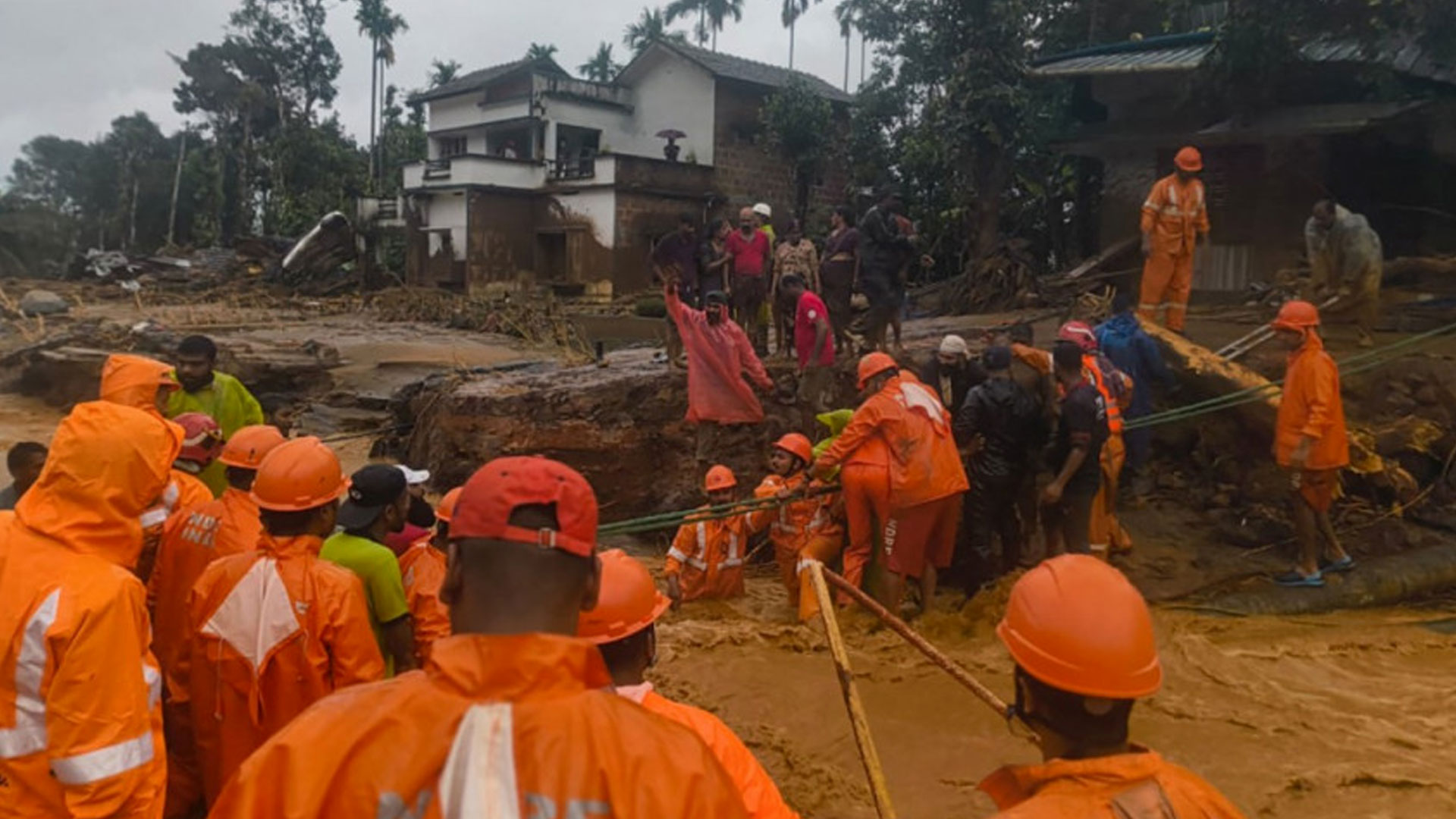 কেরালায় ভূমিধসে মৃতের সংখ্যা বেড়ে ১২৩