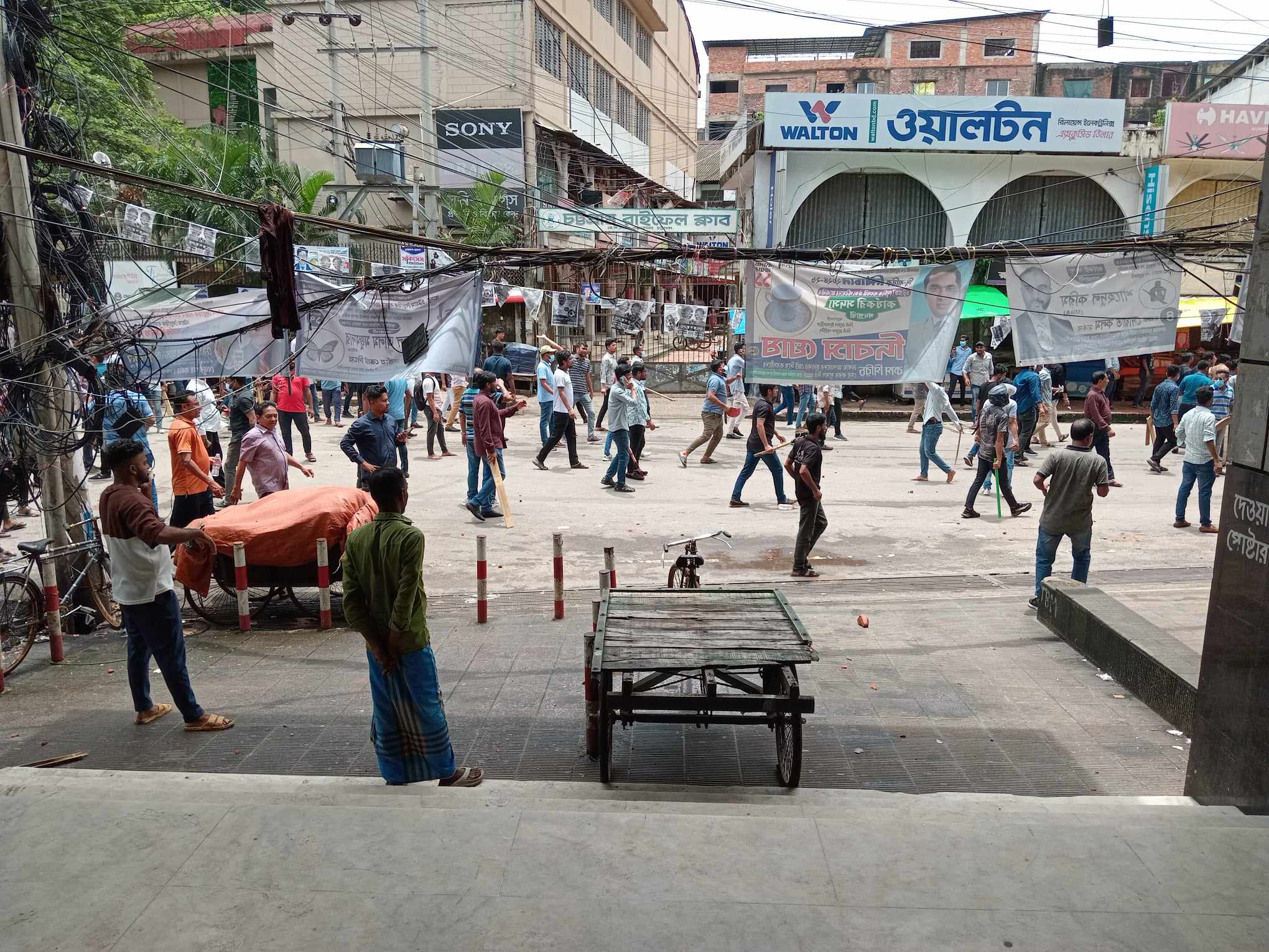 চট্টগ্রাম নিউমার্কেট এলাকায় সংঘর্ষ, গুলিবিদ্ধ অন্তত ২০ জন চমেক হাসপাতালে ভর্তি