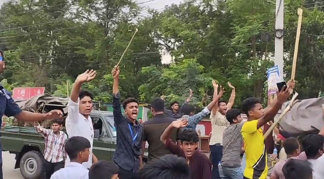 সাভারে গুলিতে নিহত ১২, সাংবাদিকসহ গুলিবিদ্ধ শতাধিক