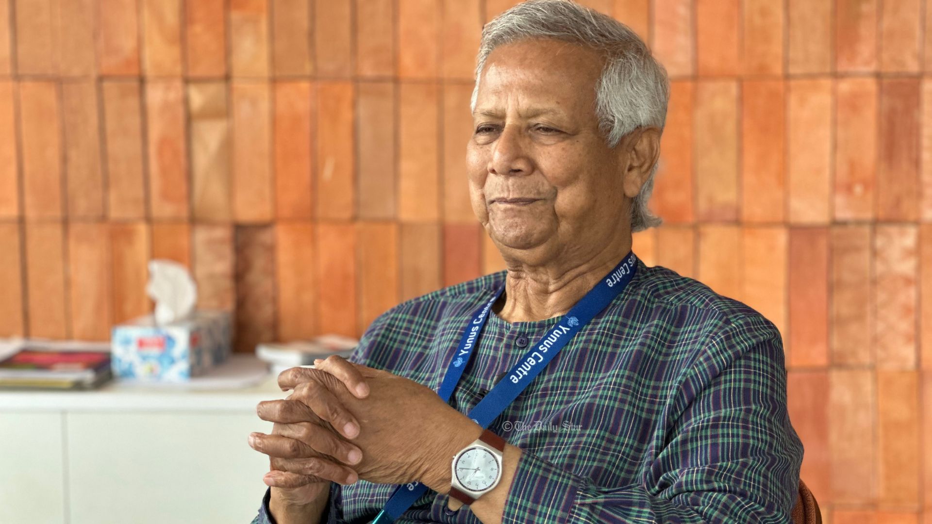 সহিংসতা করে নতুন পৃথিবী নির্মাণের সুযোগ হারাতে চাই না: দেশবাসীকে ড. ইউনূস