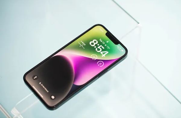 বাজারে আসছে সাশ্রয়ী আইফোন এসই, থাকতে পারে এআই ফিচার 