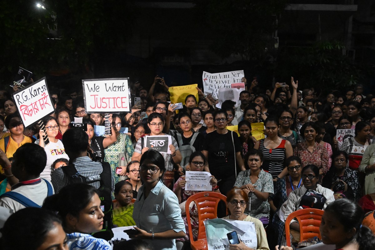 ‘রাত দখলের’ রাতে উত্তাল পশ্চিমবঙ্গ, আর জি কর হাসপাতালে ভাঙচুর