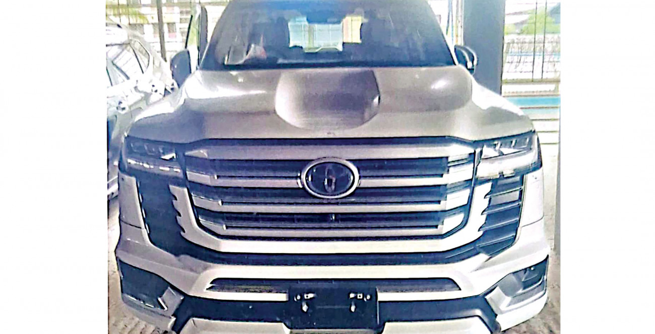 এমপি সুবিধায় আনা ৪৪ বিলাসবহুল গাড়ি বন্দরে আটকে দিয়েছে কাস্টমস