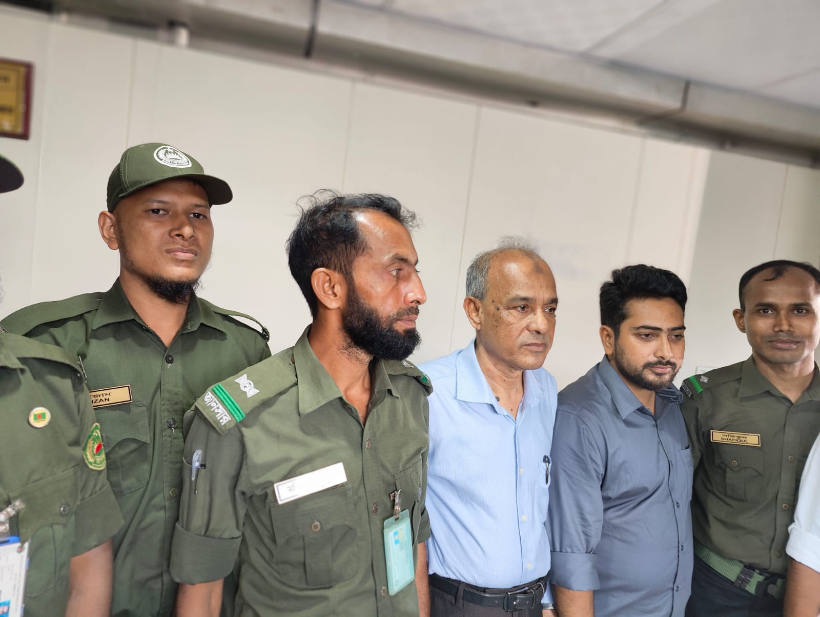 আনসারদের ‘রেস্ট টাইম’ প্রথা বাতিল, চাকরি জাতীয়করণসহ অন্যান্য দাবি পর্যালোচনায় কমিটি