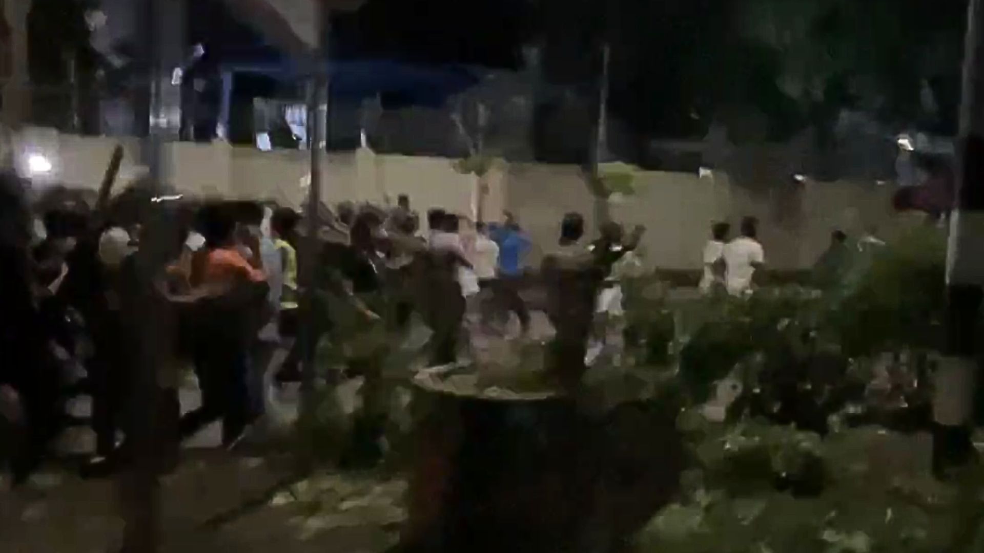 আনসারদের সচিবালয় ঘেরাও: নিরাপত্তা রক্ষায় যে ভূমিকা পালন করেছে সেনাবাহিনী