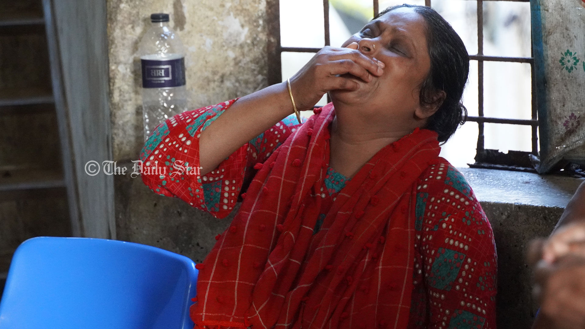 ত্রাণ নিতে গিয়ে সড়কে ঝরল ৩০ বছর অপেক্ষার সন্তানের প্রাণ