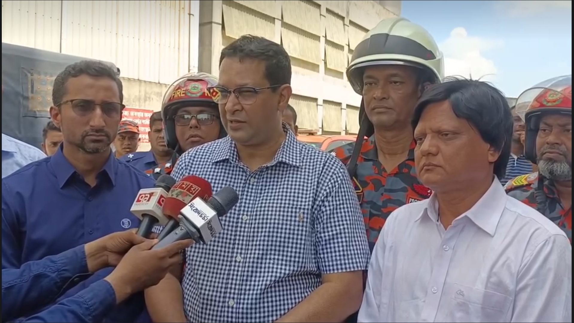 গাজী টায়ারসের ভবনে ঢুকে উদ্ধার অভিযান চালানো ‘খুবই বিপজ্জনক’: বুয়েট অধ্যাপক