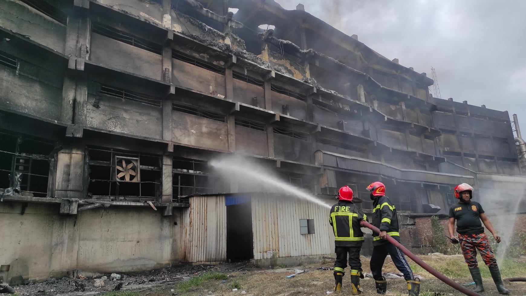 ভবনের বেজমেন্ট অক্ষত, ভিকটিমদের কেউ নেই সেখানে: ফায়ার সার্ভিস