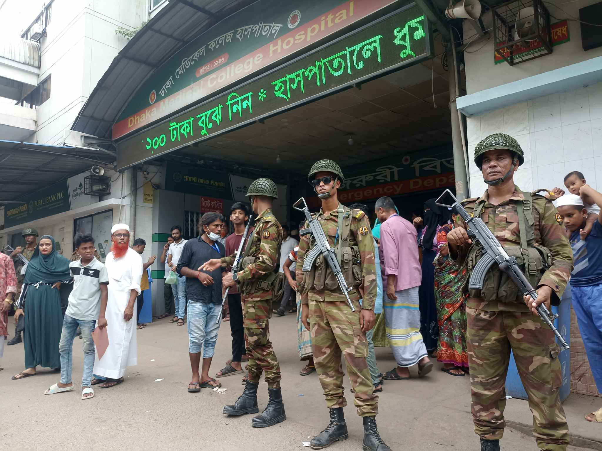 অনির্দিষ্টকালের কর্মবিরতিতে সারা দেশের চিকিৎসকরা
